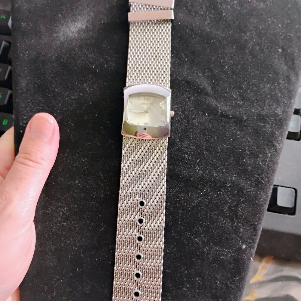 Unlisted mesh watch